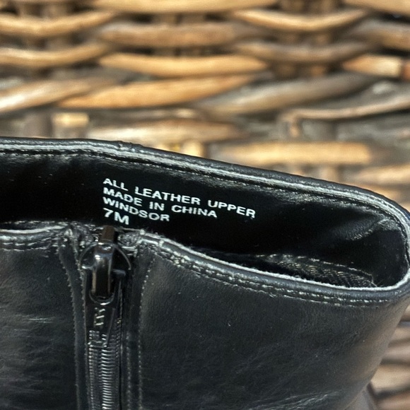 Amanda Smith Black Leather Heeled Ankle Booties  in size 7. Great condition - Picture 16 of 16